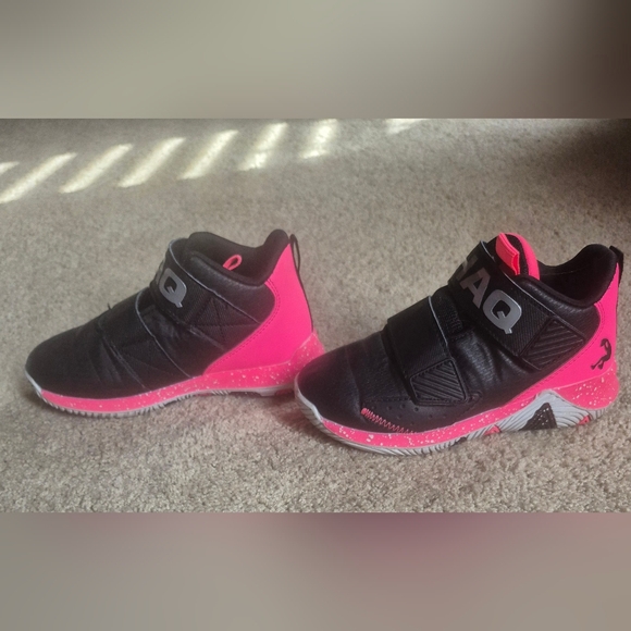 Girls Black and Pink Basketball Shoes - Picture 2 of 5